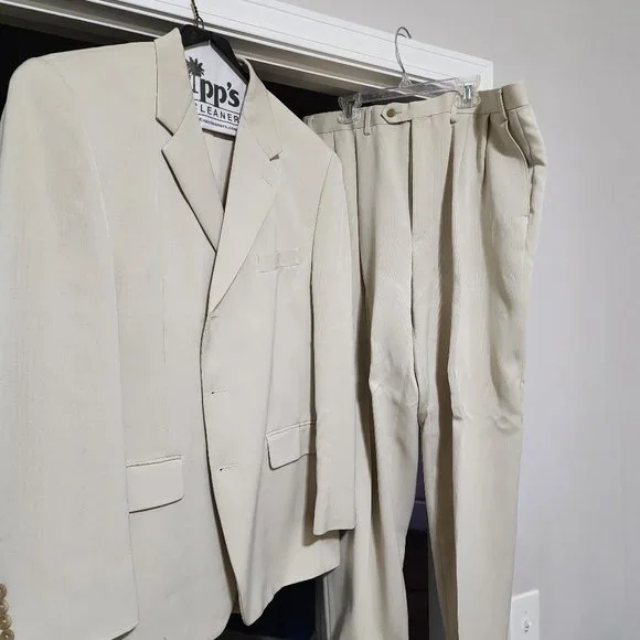 Men's off white suit - Picture 1 of 4